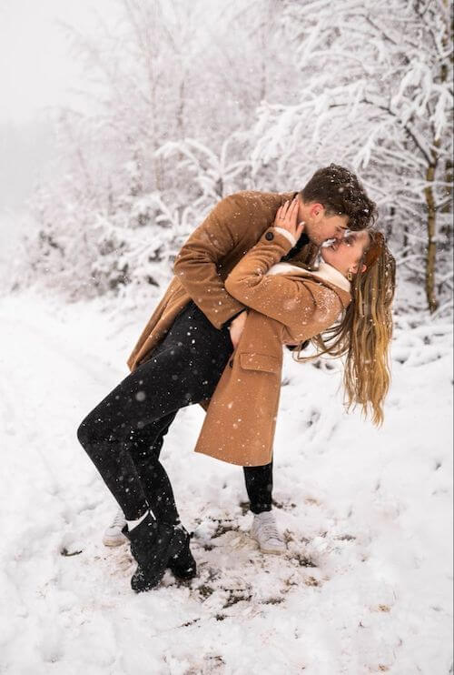 winter couple photoshoot ideas