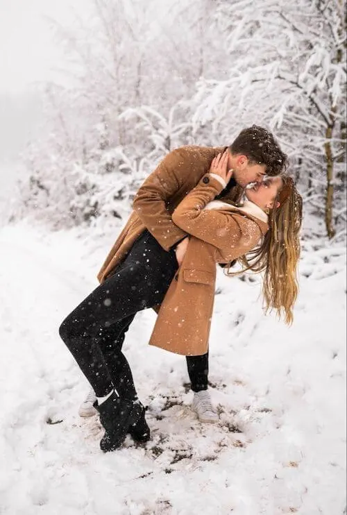 winter couple photoshoot ideas