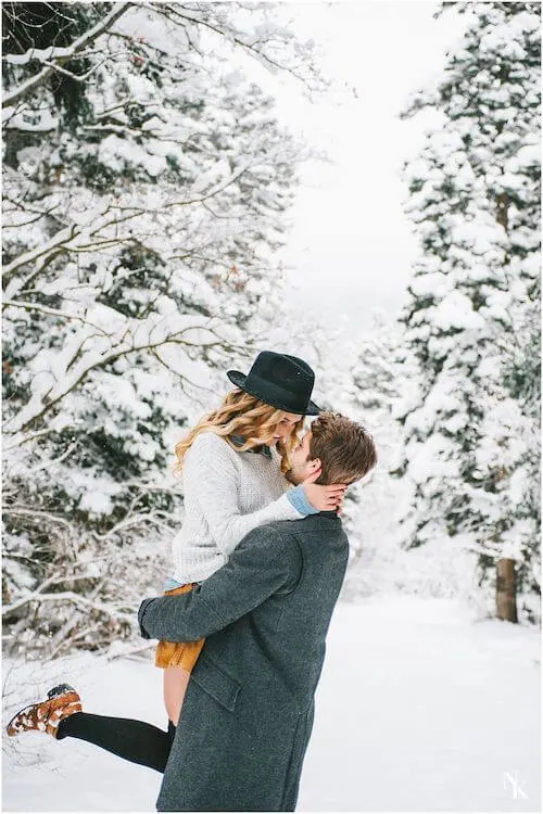 winter couple photoshoot ideas