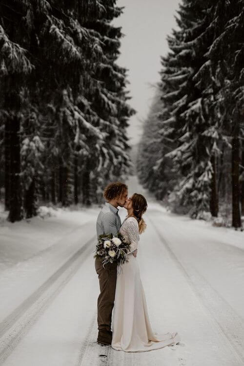 winter couple photoshoot ideas