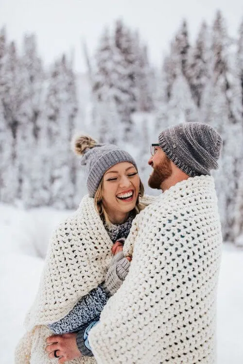 winter couple photoshoot ideas