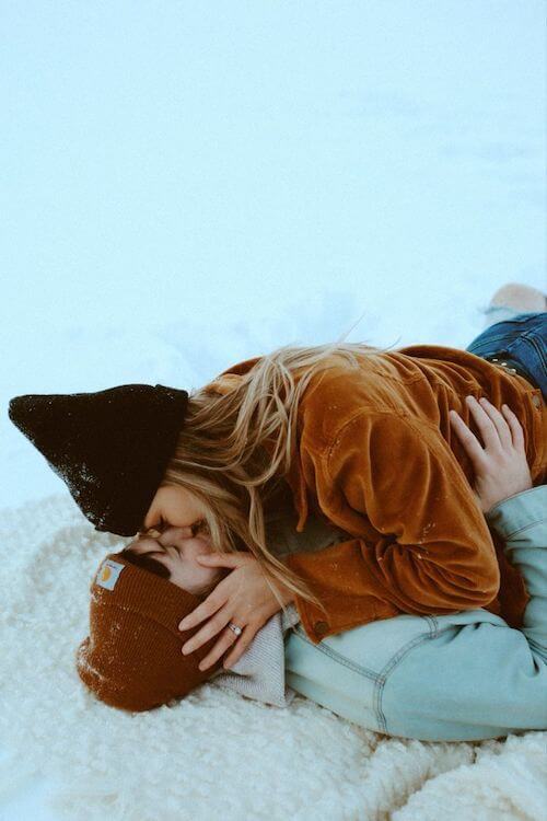 winter couple photoshoot ideas