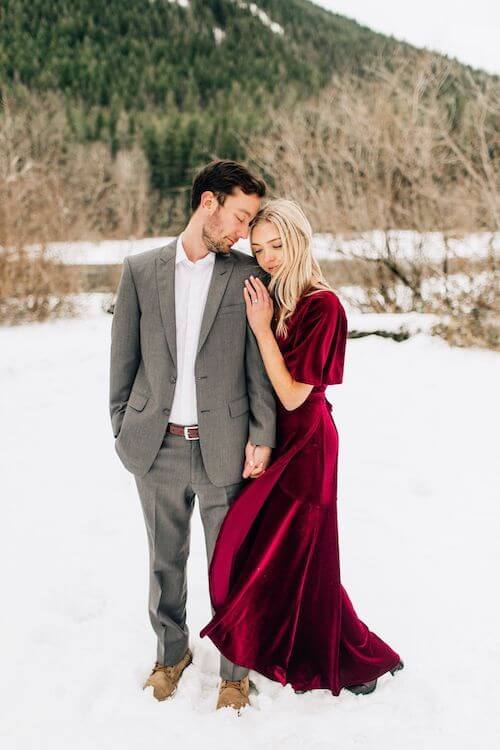 winter couple photoshoot ideas