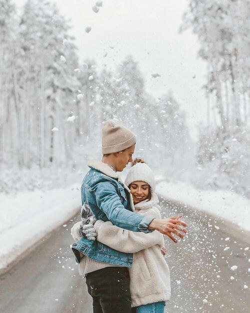 winter couple photoshoot ideas