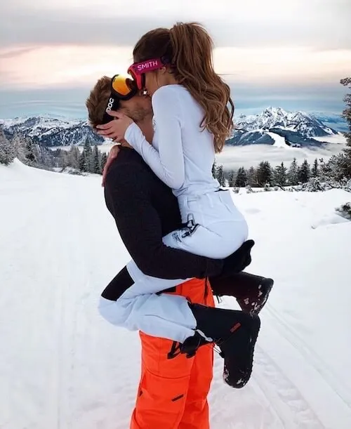 winter couple photoshoot ideas