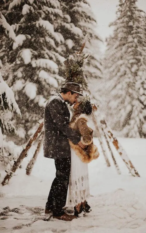 winter couple photoshoot ideas