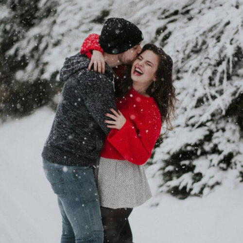 50+ Beautiful Winter Couple Photoshoot Ideas [2022] For Engagement, Wedding, Christmas Card