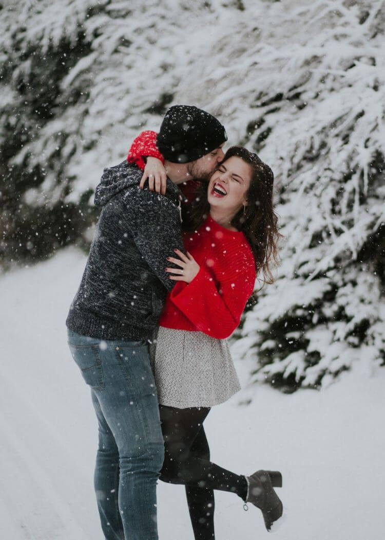 winter couple photoshoot ideas