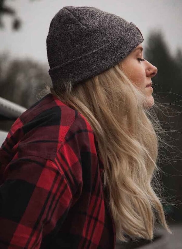 Loose Beach Waves With a Beanie