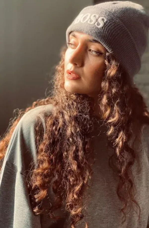 Natural Curls with a Knit Hat