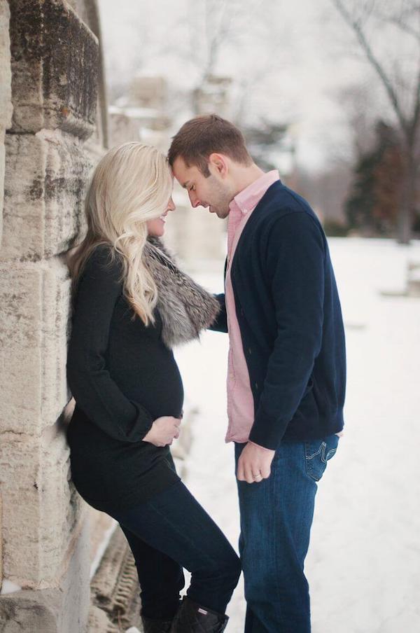 winter pregnancy photoshoot ideas