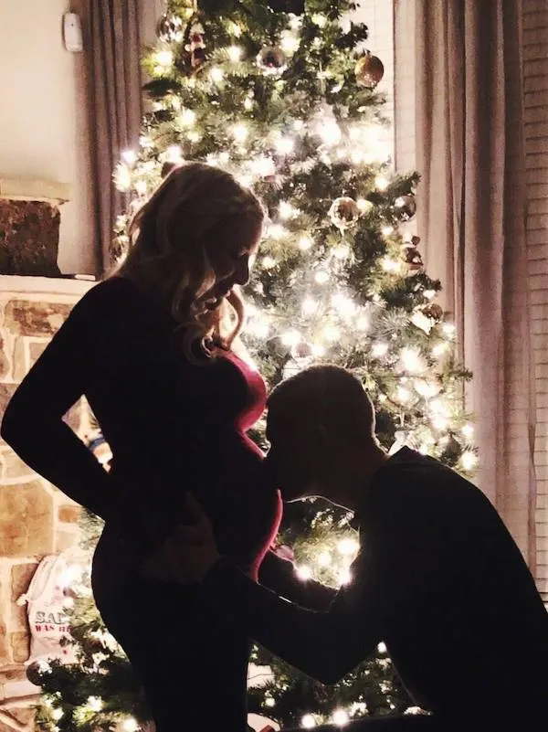 winter pregnancy photoshoot ideas