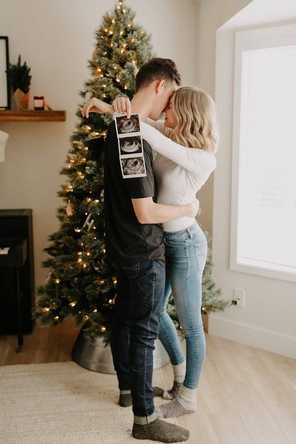 winter pregnancy photoshoot ideas