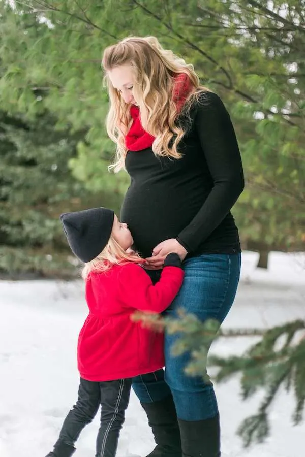 winter pregnancy photoshoot ideas