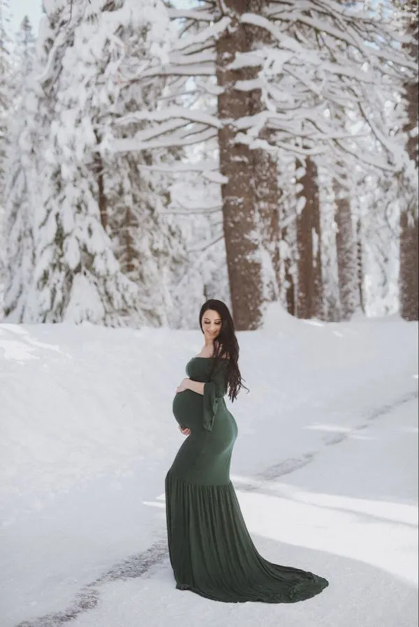 winter pregnancy photoshoot ideas