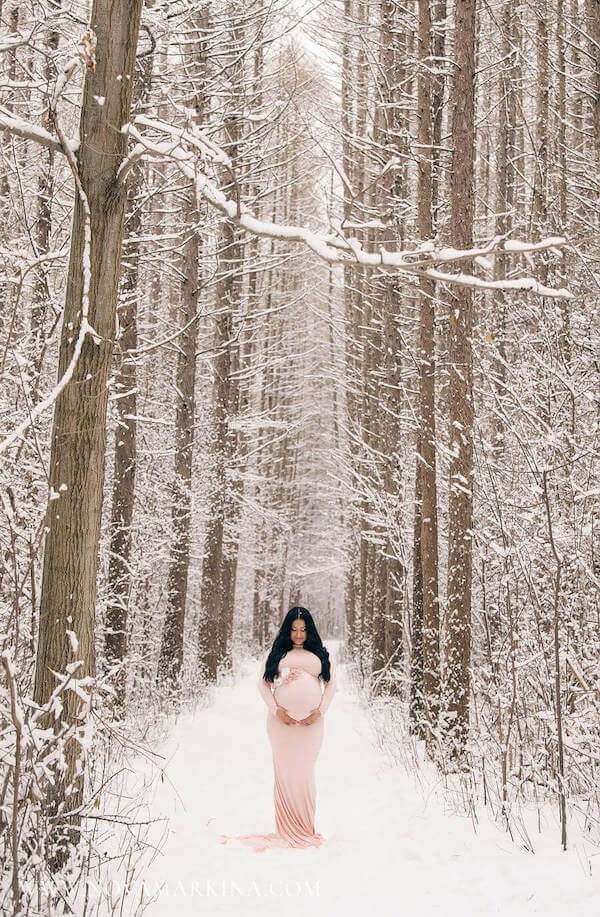 winter pregnancy photoshoot ideas