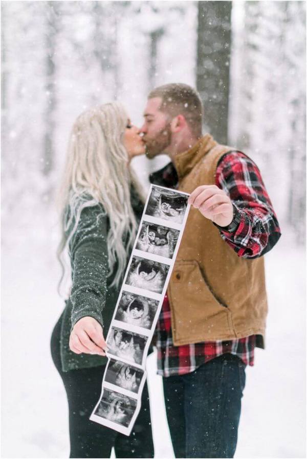 winter pregnancy photoshoot ideas