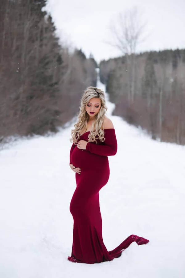 winter pregnancy photoshoot ideas