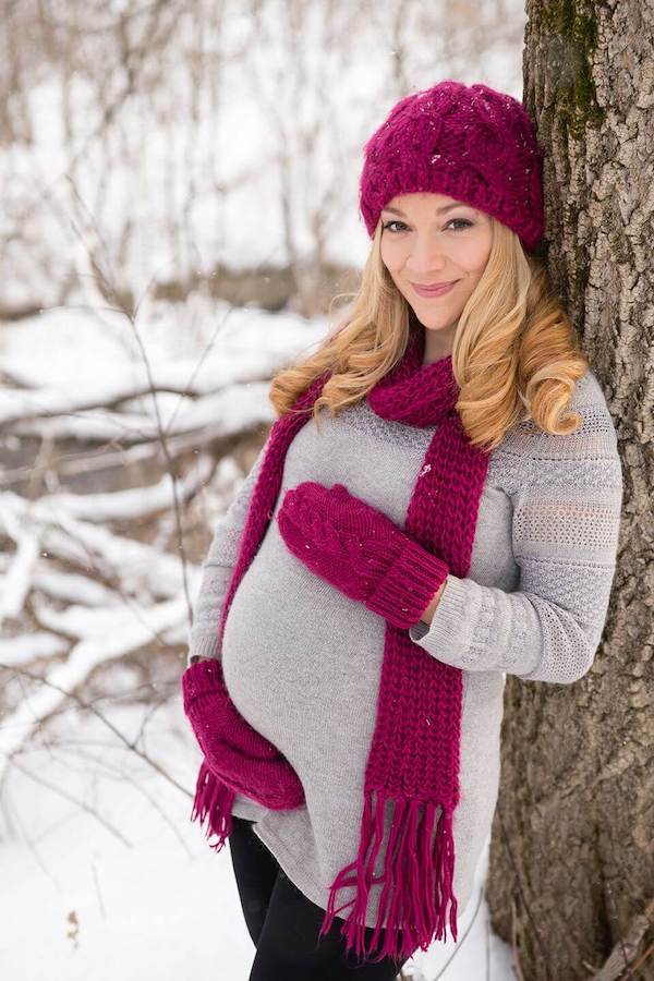 winter pregnancy photoshoot ideas