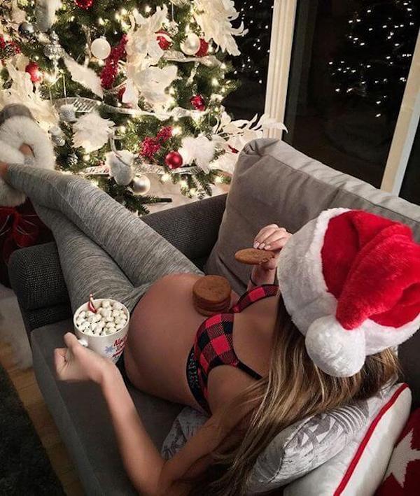 winter pregnancy photoshoot ideas