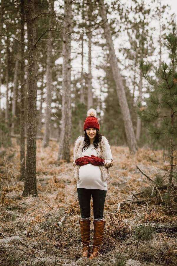 winter pregnancy photoshoot ideas