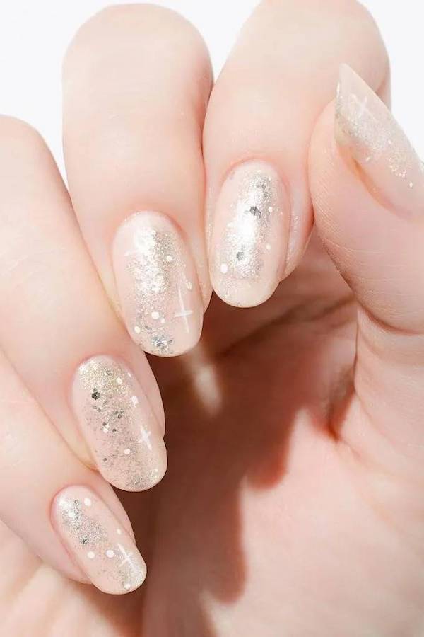 Snowy Gold Glitter Nails