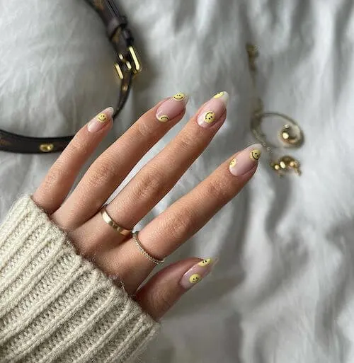 yellow natural nails for spring