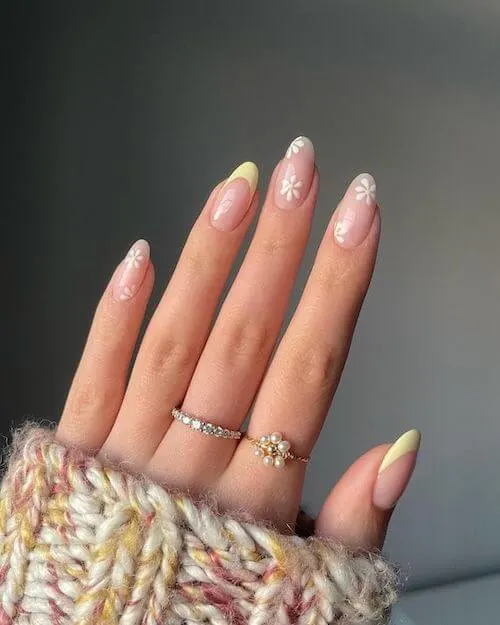 Spring Nail Daisy Design With Yellow Tips