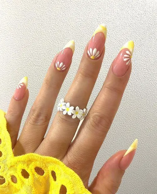Spring Nail Daisy Design With Yellow Tips