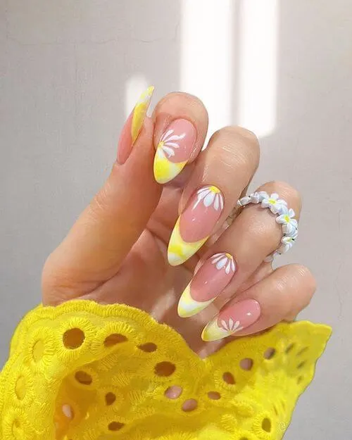 Spring Nail Daisy Design With Yellow Tips